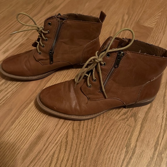 Volatile Tan Ankle Boot - Picture 4 of 8